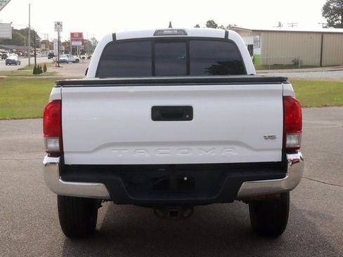 Used 2016 Toyota Tacoma TRD Off-Road image 6