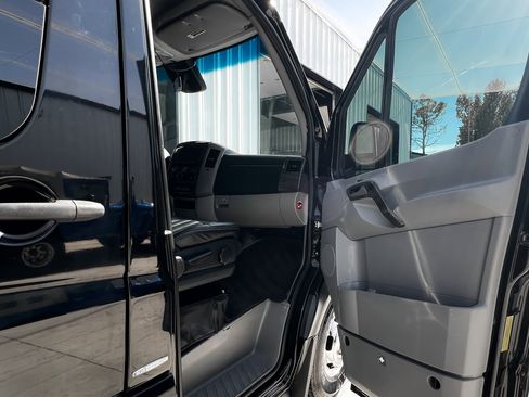 Used 2015 Mercedes-Benz Sprinter 3500 image 17