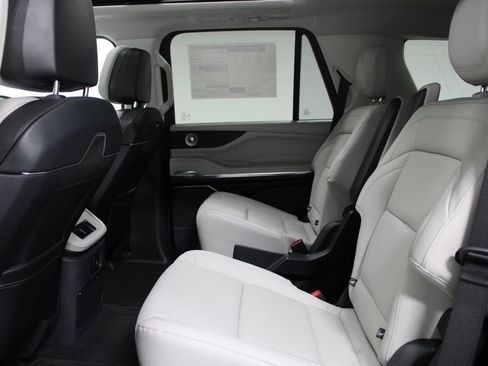 New 2026 Lincoln Navigator Reserve w/ Jet Appearance Package AWD/4WD image 26