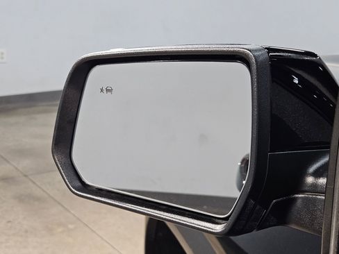 Used 2021 GMC Acadia SLT w/ Elevation Edition image 23