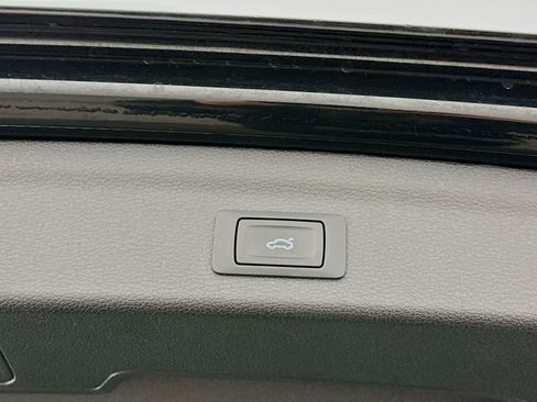 Used 2025 Audi Q3 2.0T Premium image 31