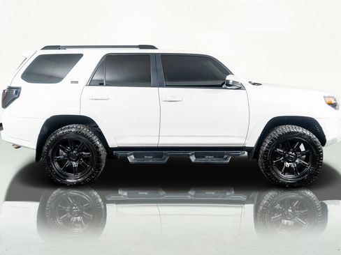 Used 2023 Toyota 4Runner SR5 image 5