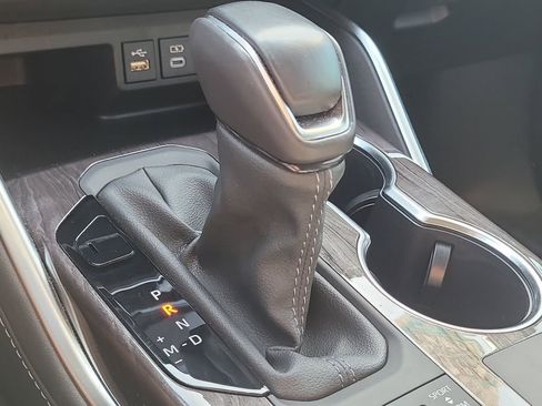 Used 2024 Toyota Highlander Limited image 27