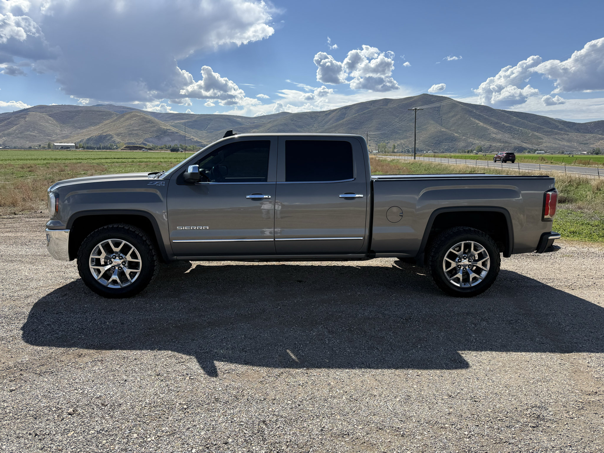Used 2017 GMC Sierra 1500 SLT w/ SLT Premium Package AWD/4WD image 4