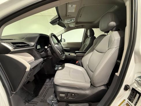 Certified 2024 Toyota Sienna XLE image 13