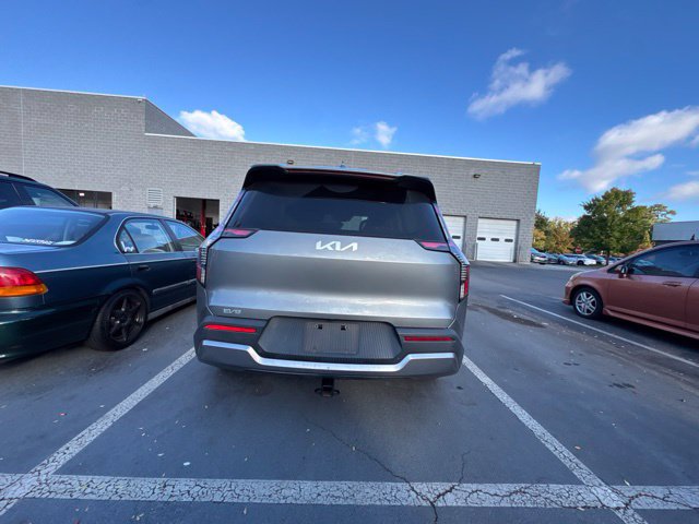 Certified 2024 Kia EV9 Light Long Range RWD image 3