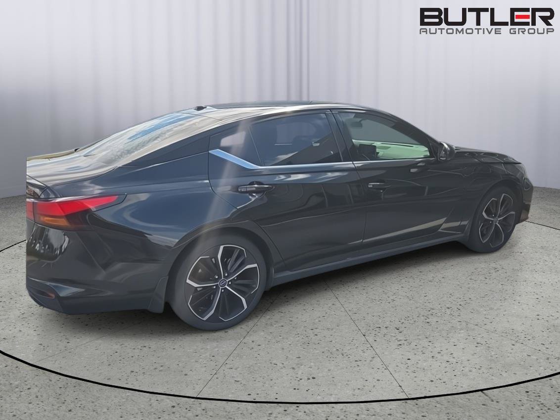 Used 2023 Nissan Altima 2.5 SR FWD image 3