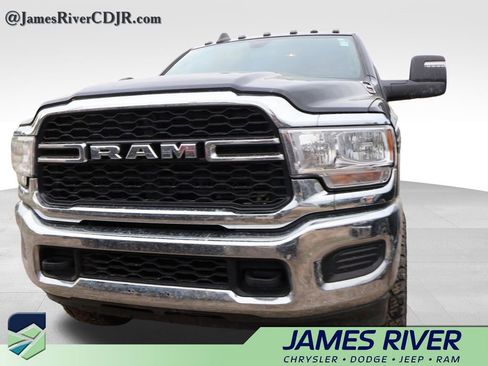 Used 2024 RAM 2500 Tradesman w/ Chrome Appearance Group image 5