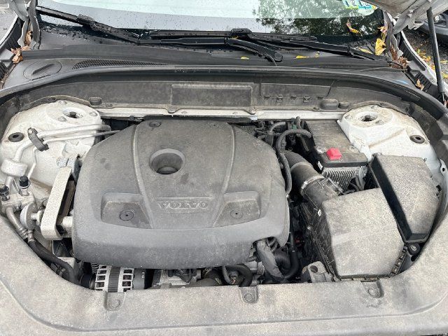 Used 2018 Volvo XC60 T5 Momentum w/ Vision Package AWD/4WD image 27