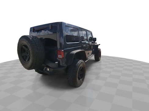 Used 2016 Jeep Wrangler Unlimited Rubicon w/ Connectivity Group AWD/4WD image 8