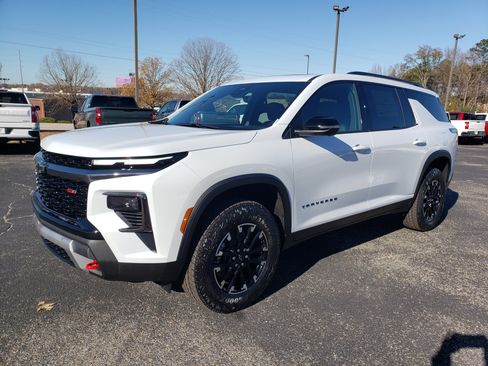 New 2026 Chevrolet Traverse Z71 w/ Driver Confidence Package image 2
