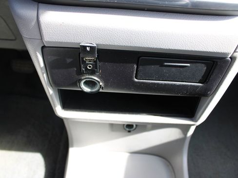 Used 2015 Toyota Sienna LE image 37