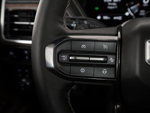 Used 2025 GMC Yukon Denali Ultimate image 27