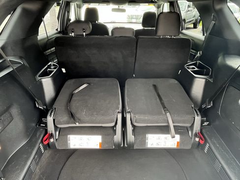 Used 2018 Ford Explorer XLT w/ Equipment Group 201A AWD/4WD image 15