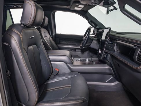 Used 2024 Ford Expedition Platinum image 27