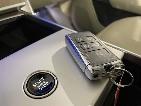 Used 2024 Land Rover Range Rover SE image 50