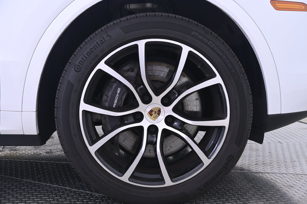 Used 2023 Porsche Cayenne Platinum Edition AWD/4WD image 14
