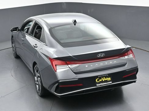Used 2025 Hyundai Elantra SEL FWD image 38