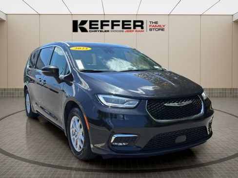 Certified 2023 Chrysler Pacifica Touring-L FWD image 8