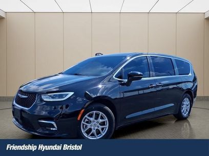 Used 2024 Chrysler Pacifica Touring-L