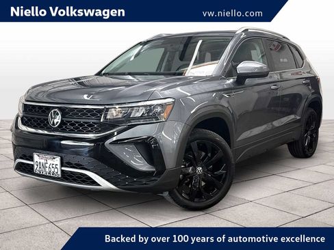Used 2022 Volkswagen Taos SE FWD image 1