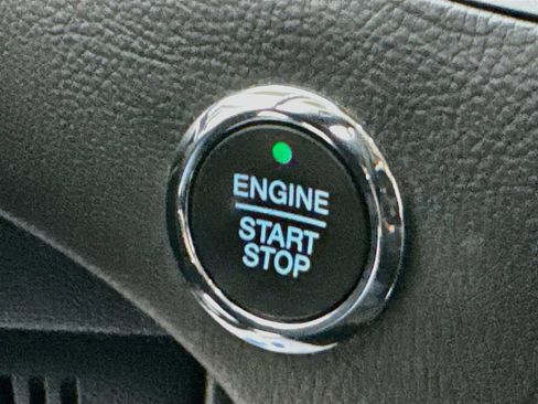 Used 2020 Ford Edge SE FWD image 18