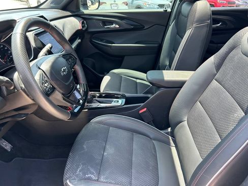 Used 2023 Chevrolet TrailBlazer RS w/ Sun and Liftgate Package FWD image 11