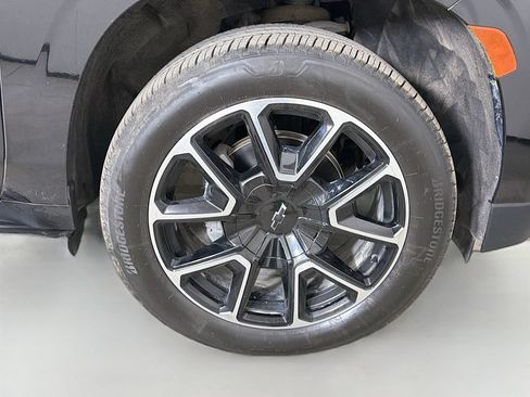 Used 2021 Chevrolet Suburban RST AWD/4WD image 30