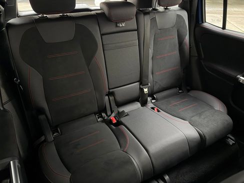 Used 2024 Mercedes-Benz GLB 250 4MATIC image 18