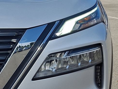 Used 2023 Nissan Rogue SV w/ SV Premium Package AWD/4WD image 9