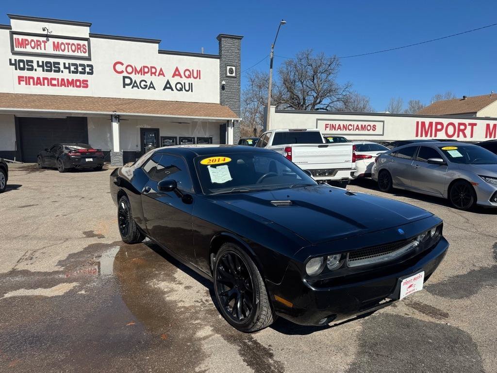 Used 2014 Dodge Challenger SXT RWD image 3