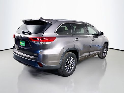Used 2018 Toyota Highlander XLE image 10