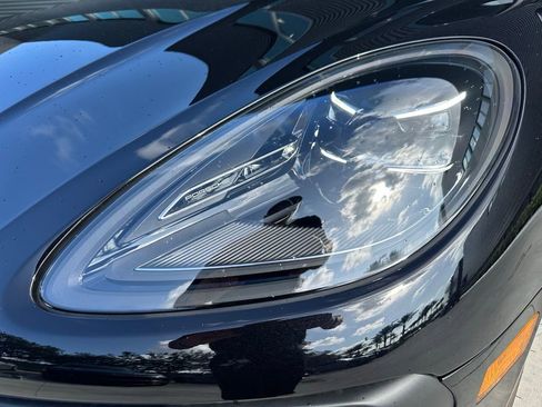 Used 2025 Porsche Macan image 12