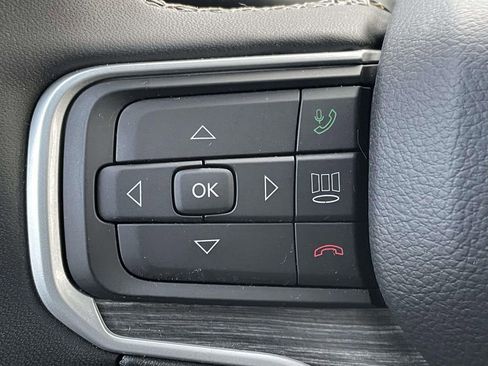 Used 2023 Jeep Wagoneer L Series III w/ Premium Group I image 12