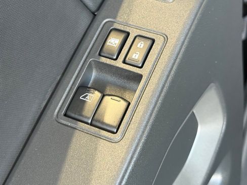 Used 2024 Nissan Frontier SV w/ SV Convenience Package image 16