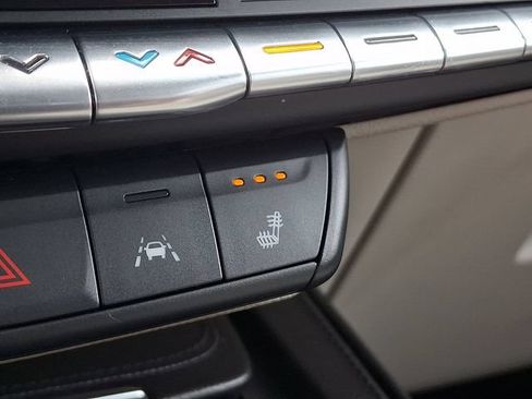 Used 2023 Cadillac XT4 Luxury w/ Cold Weather Package AWD/4WD image 24