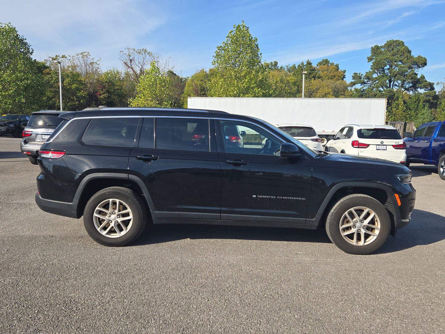 Used 2023 Jeep Grand Cherokee L Laredo w/ Luxury Tech Group I AWD/4WD image 8