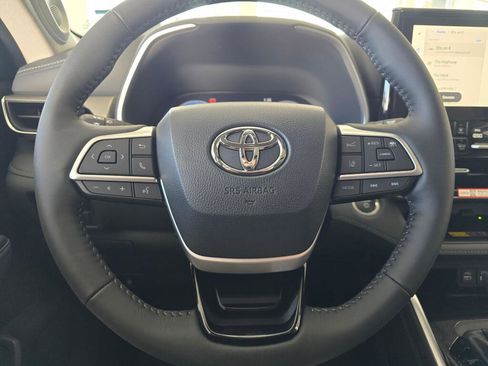 New 2026 Toyota Highlander Limited image 26