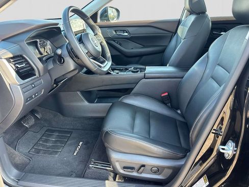 Used 2023 Nissan Rogue SL w/ SL Premium Package image 9