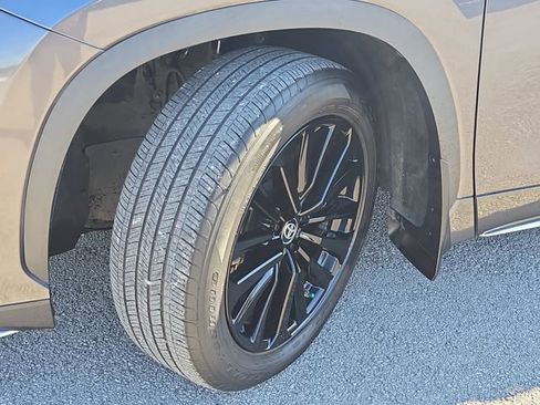 Used 2024 Toyota Highlander XSE image 34