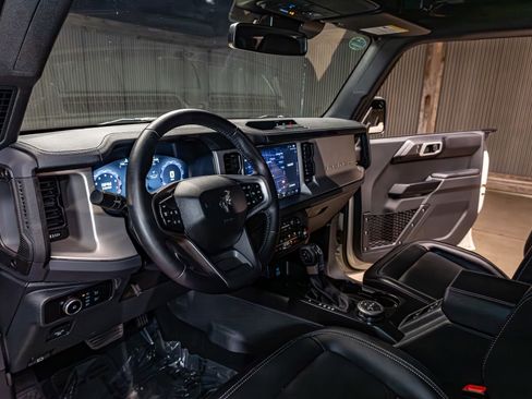 Used 2025 Ford Bronco Outer Banks image 13