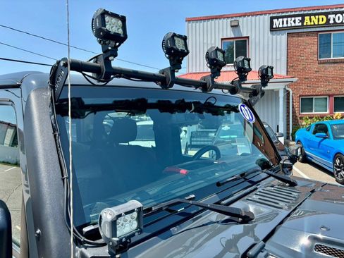 Used 2017 Jeep Wrangler Sport AWD/4WD image 27