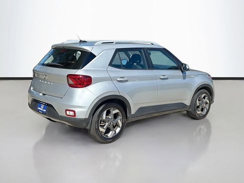 Used 2023 Hyundai Venue SEL image 5