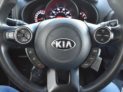 Used 2017 Kia Soul + image 18