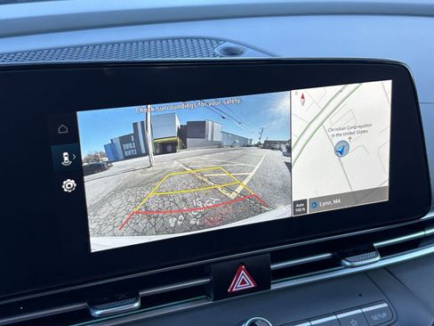 Used 2025 Hyundai Elantra SEL image 17