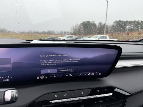 Used 2025 Buick Enclave Avenir w/ Super Cruise Package image 16