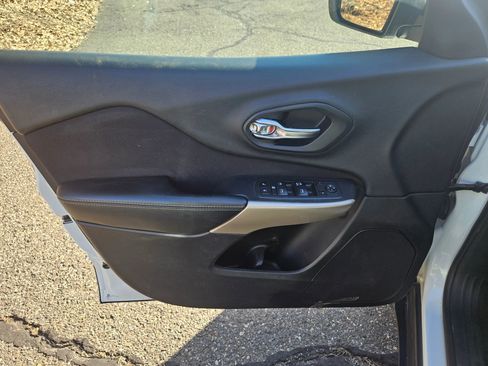 Used 2017 Jeep Cherokee Sport w/ Safety Group image 11