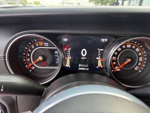 Used 2019 Jeep Wrangler Unlimited Sahara w/ Uconnect 4C Nav & Sound Group AWD/4WD image 30
