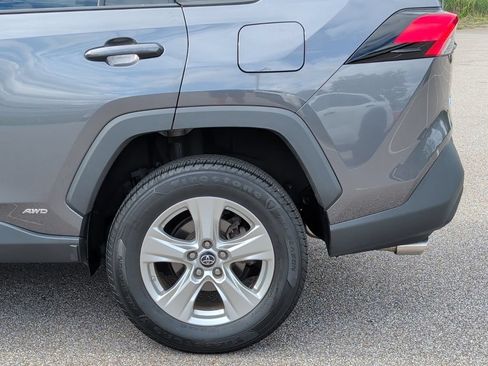 Used 2021 Toyota RAV4 LE AWD/4WD image 5