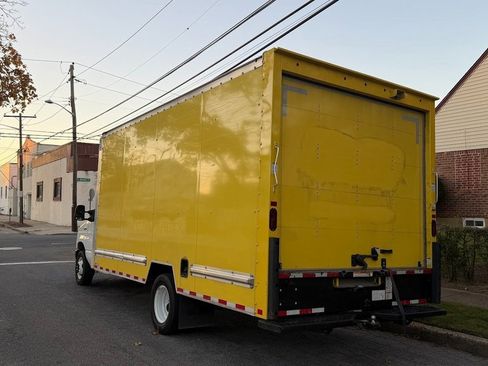 Used 2024 Ford E-350 and Econoline 350 Super Duty w/ Driver's Safety Package image 7